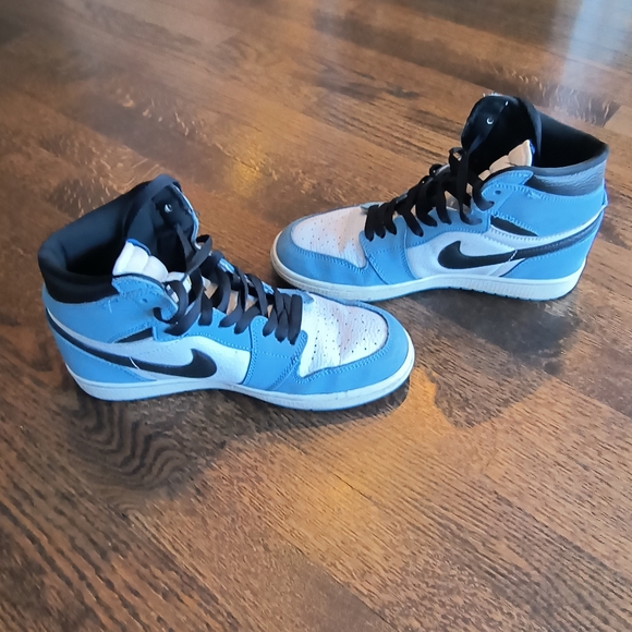 Nike Air Jordan 1 High University Blue Men's 8 Women's 9.5 - Picture 3 of 6
